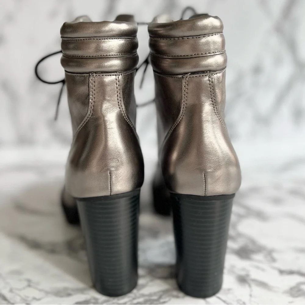 Madden Girl Joltz Pewter Paris Metallic Chelsea Combat Boot Almond Toe 9